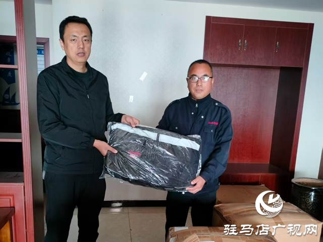 魏基成“天籁快车”项目组向驻马店市康复辅具协会 捐赠爱心物资