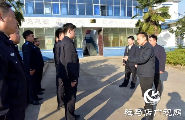 平舆县委副书记王东亮带队慰问万金店镇勇救群众民辅警