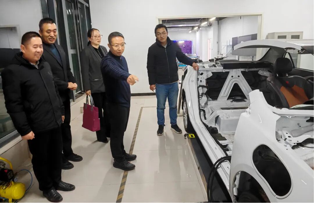 河南省政协副主席张震宇一行到黄淮学院调研指导工作