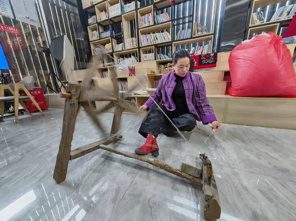 穿“梭”时光 “布”里生花