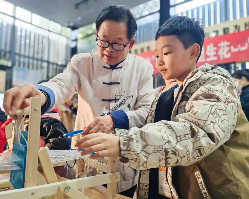 穿“梭”时光 “布”里生花