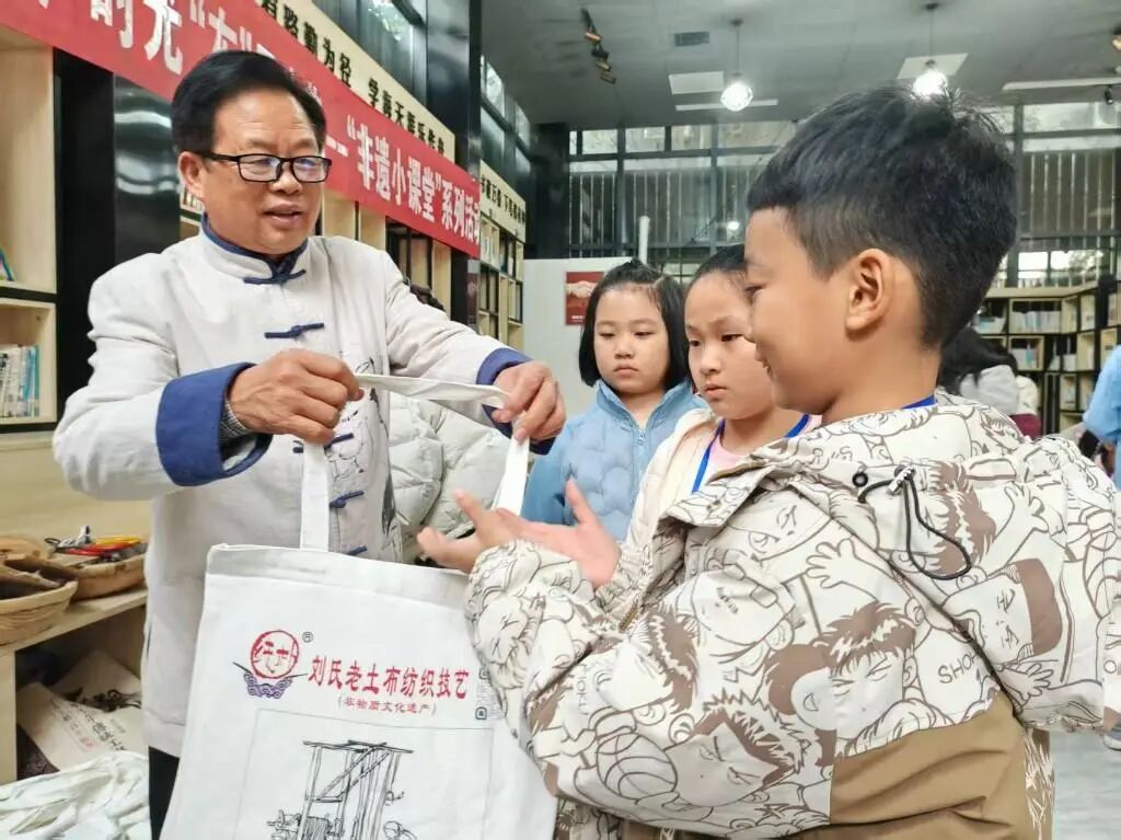 穿“梭”时光 “布”里生花