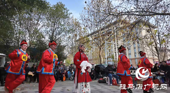 戏曲演出进游园 传统文化润民心