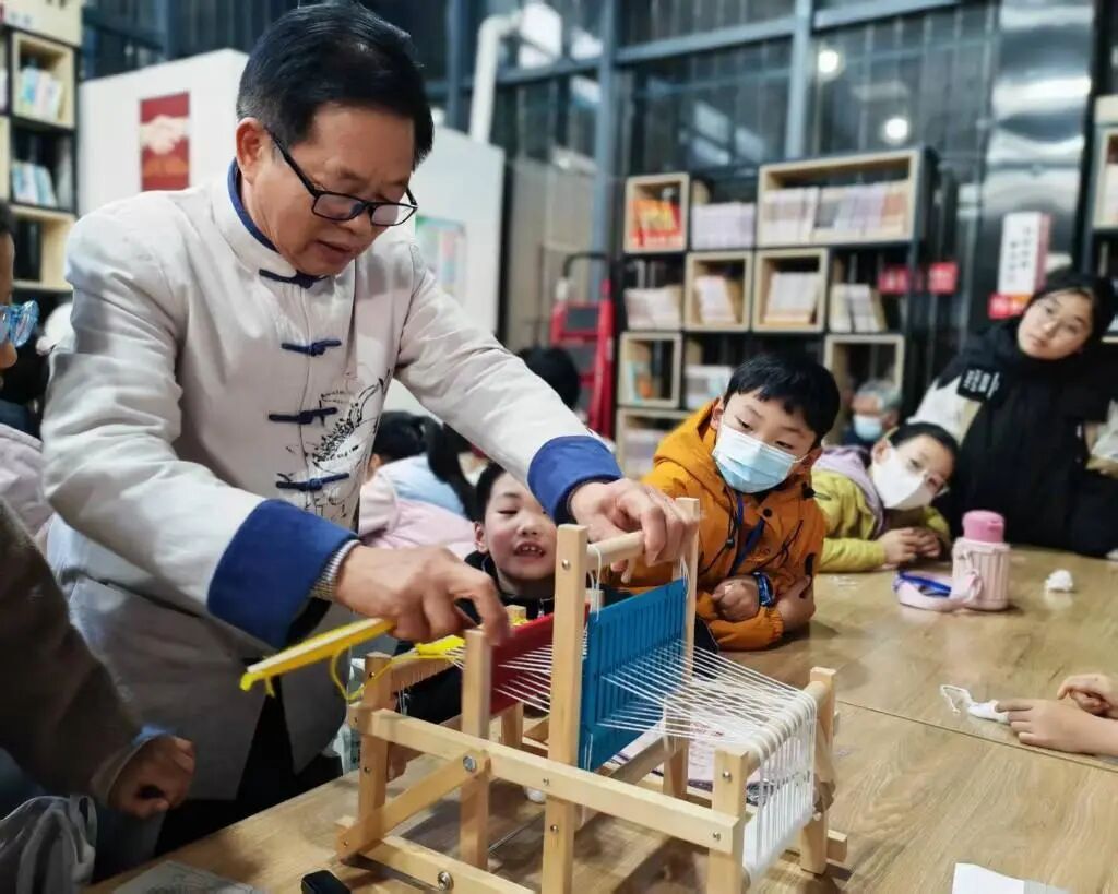 穿“梭”时光 “布”里生花