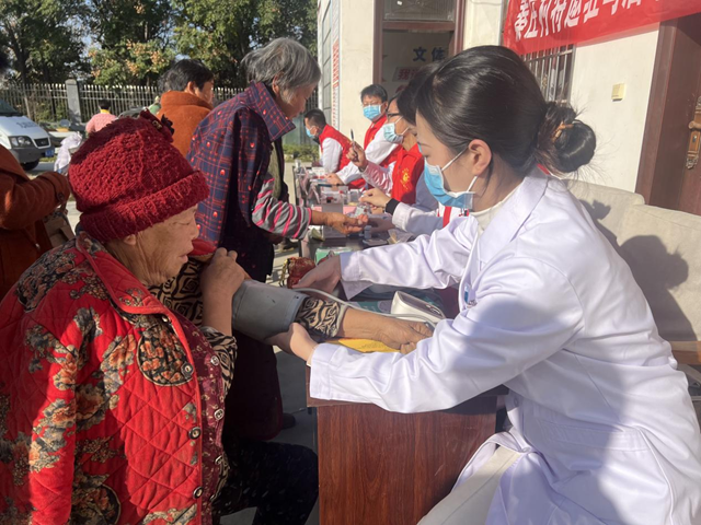 驿城区朱古洞乡：立足群众办实事 惠民送医护安康