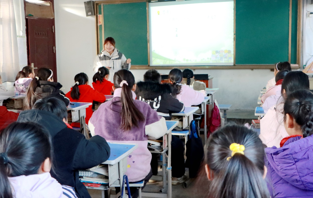  音乐放飞梦想 美育沁润校园——驻马店市第十小学开展“美育浸润校园 助力乡村少年宫”活动