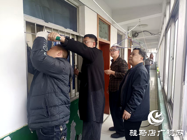 拆改隐患护平安 确山生产街社区开展防盗窗专项攻坚行动