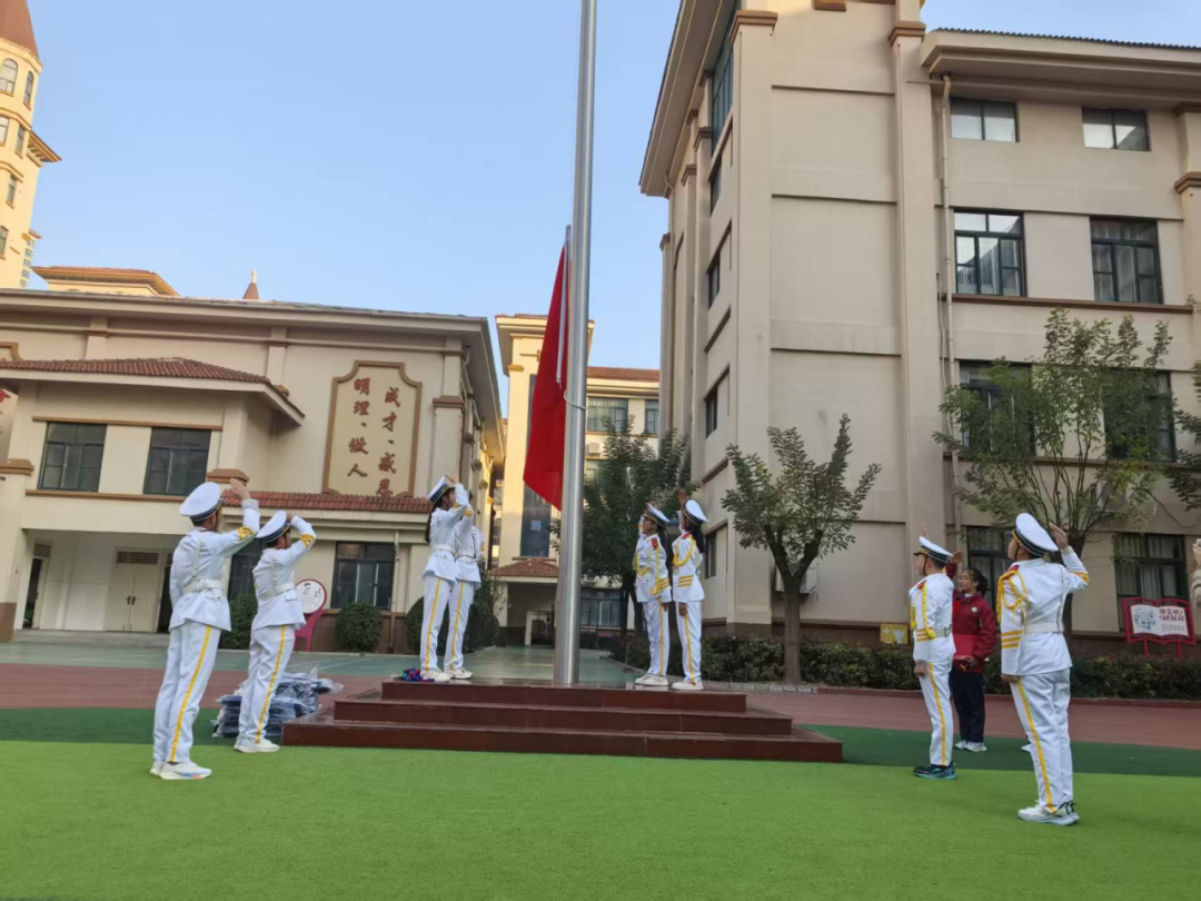  驻马店市第三十三小学举行升旗仪式暨“市长杯”足球赛表彰活动