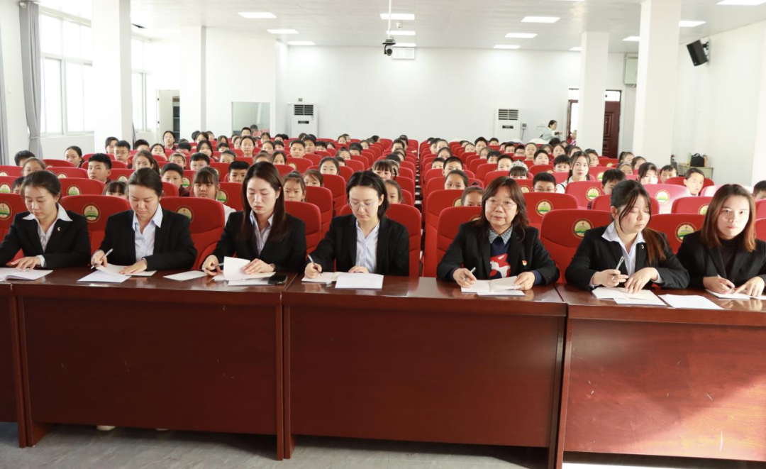  秀英语口才 扬少年风采——驻马店市第十小学2025年英语演讲比赛圆满落幕