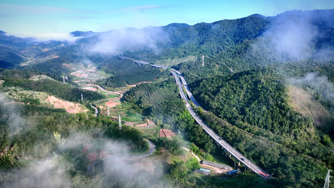 旅游风景道：最美风景在路上