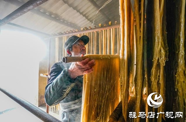 粉条搭起致富桥 ——走进驻马店驿城区板桥镇口门村黑石山自然村许学用的粉条加工点