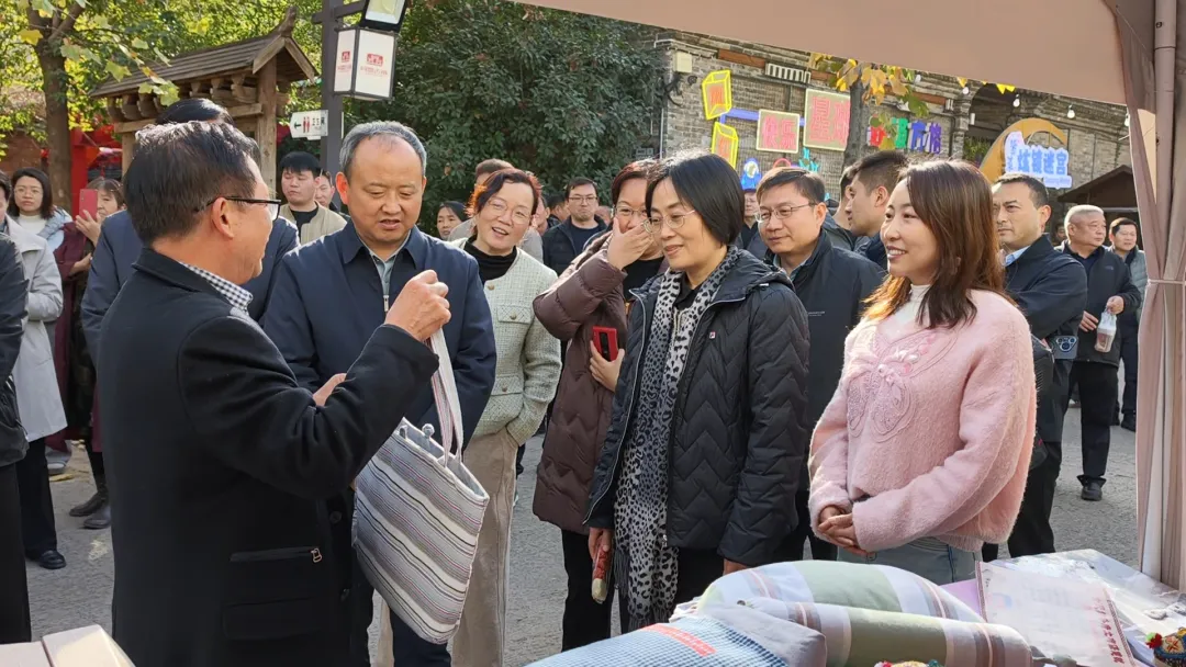 【活动资讯】非遗匠心绽芳华 土布传韵展新姿|上蔡刘氏纯朴老土布亮相2025河南省“乡村好物展”