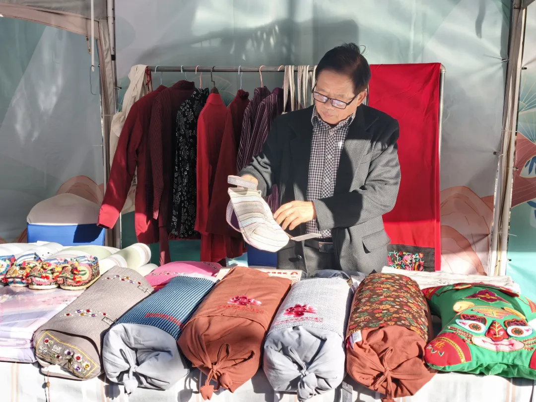 【活动资讯】非遗匠心绽芳华 土布传韵展新姿|上蔡刘氏纯朴老土布亮相2025河南省“乡村好物展”