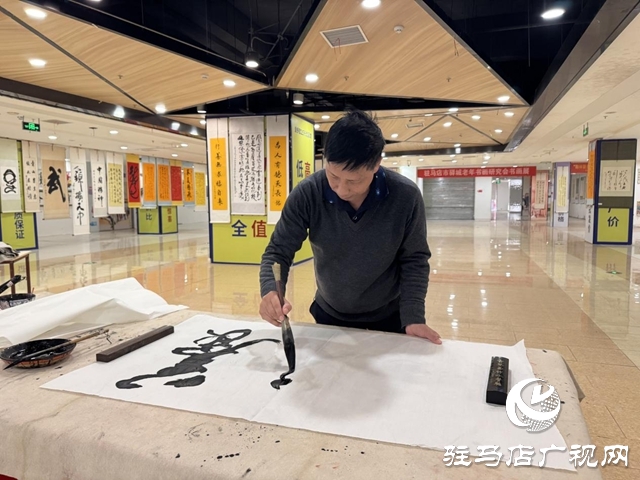 墨香润万家：五福书画院让艺术走进市民生活