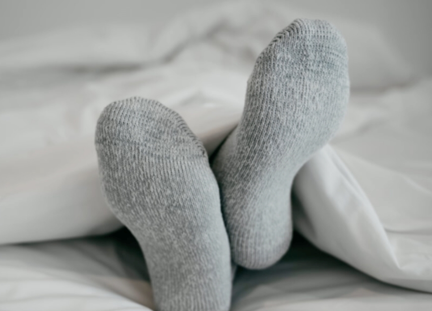 为什么医生劝你冬天穿袜子睡觉？这些好处让人意想不到