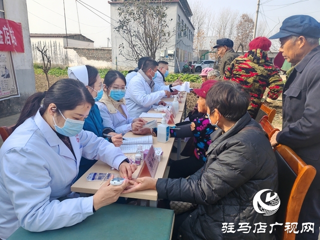 平舆县人民医院专家团赴万金店镇土店村开展义诊活动
