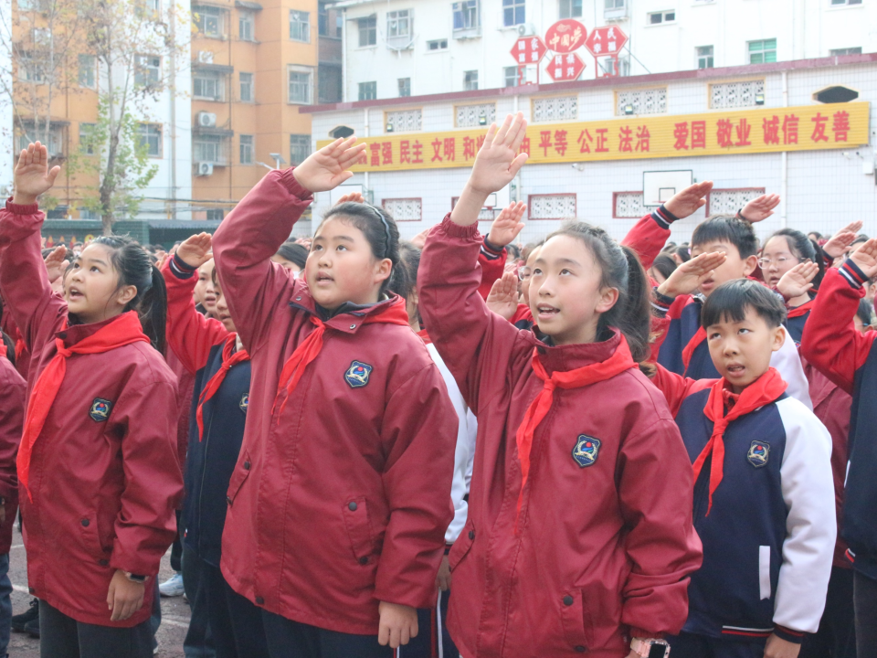 守护成长路 平安伴“童”行——驻马店市第十一小学开展122全国交通安全日宣传教育活动