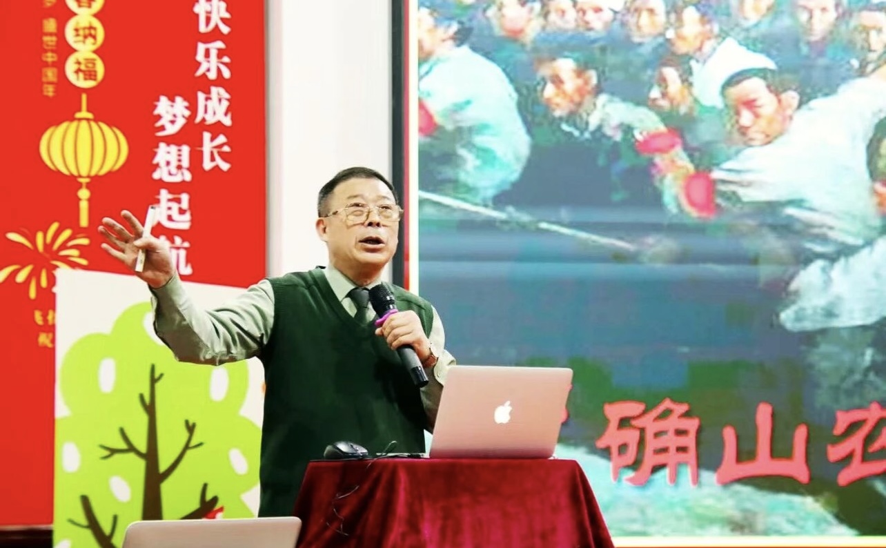  《我们是共产主义接班人》 歌声从驻马店市第四中学练江校区校园里飞出