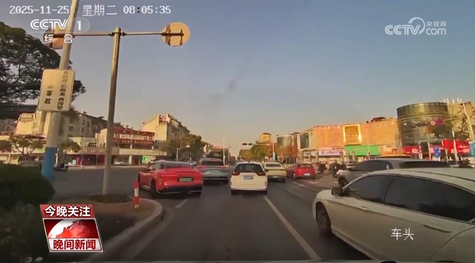 这些行为既危险又违法！@机动车驾驶人，行车安全指南请查收