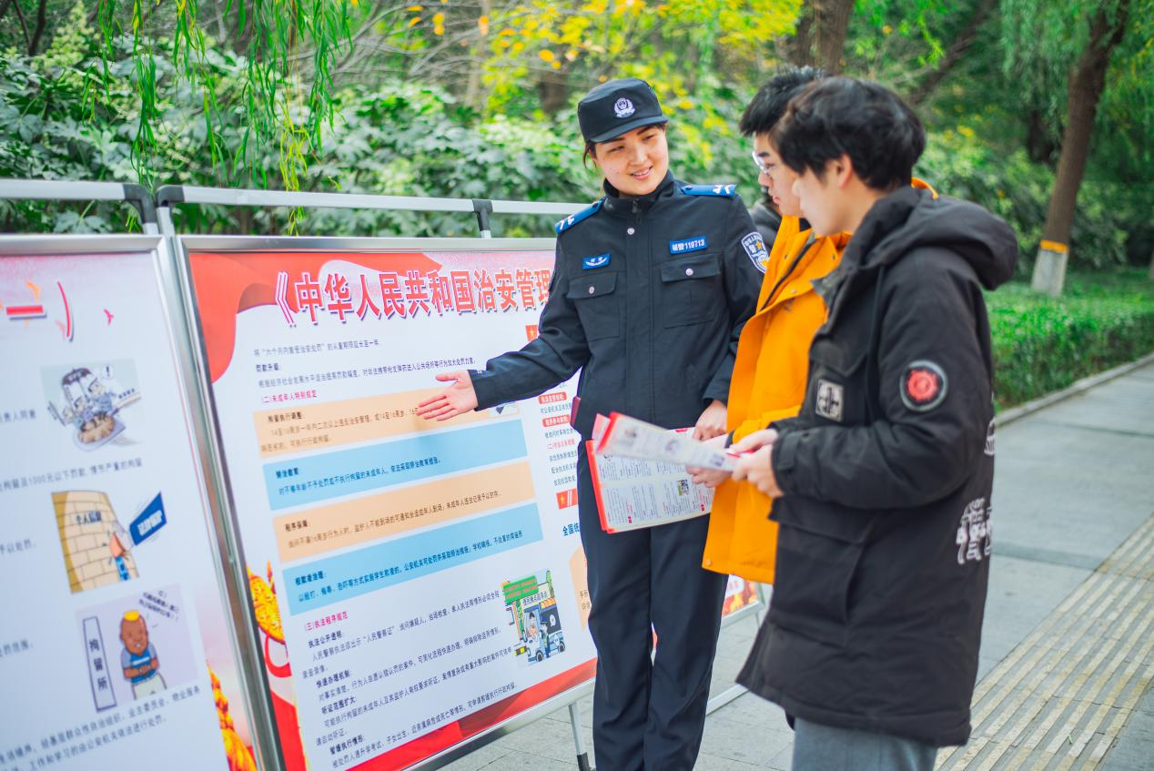 驻马店市公安局经济开发区分局开展“国家宪法日”普法宣传活动