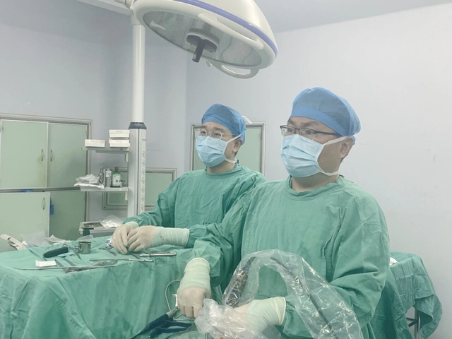 长期久坐致腰椎间盘突出 大学生微创手术重获健康