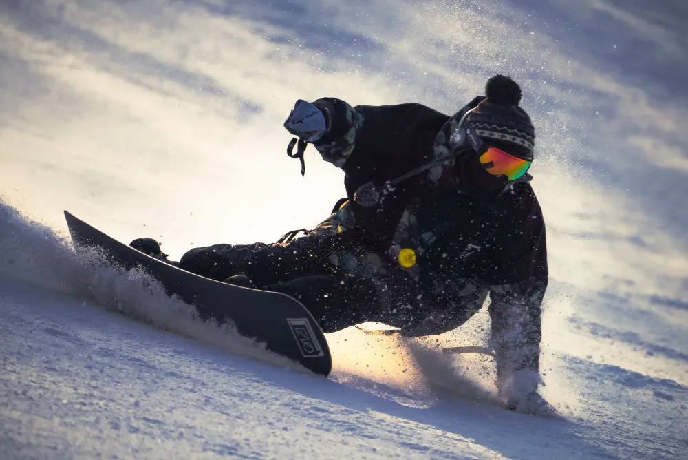 各大滑雪场陆续开板 冰雪经济持续升温