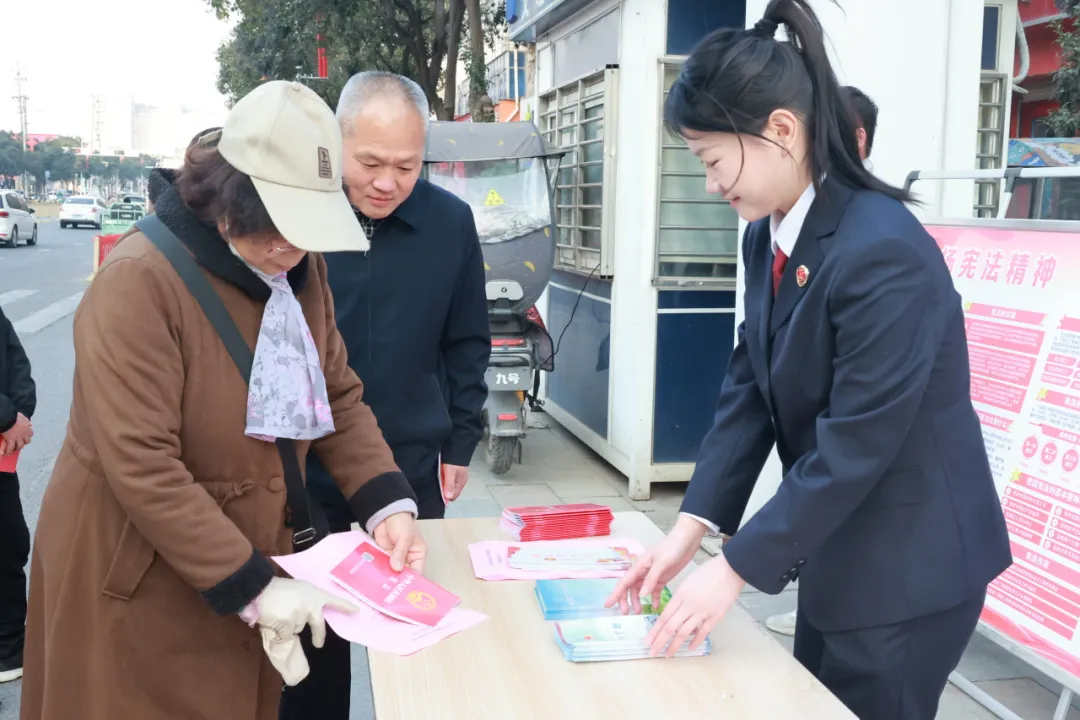 上蔡县检察院开展国家宪法日普法宣传活动