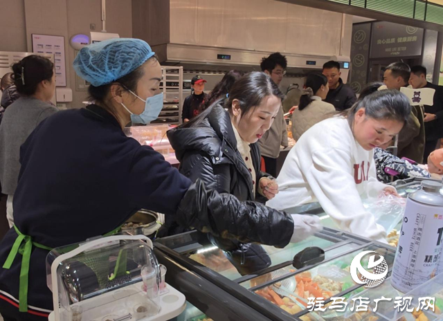 天气转凉 超市火锅食材销量攀升