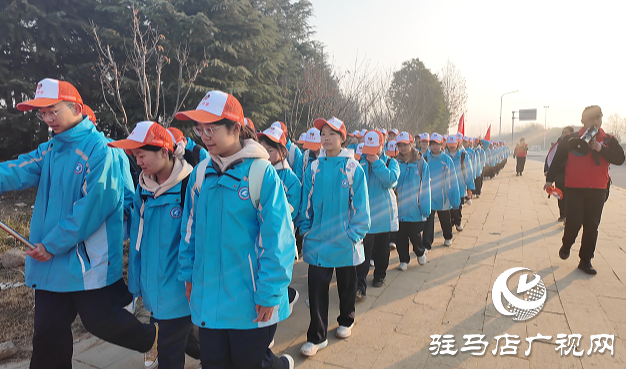 驻马店市第四中学开展“徒步乡野 探秘农耕,感悟成长”研学活动