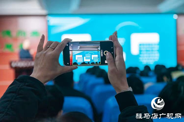  以科学思维之翼 驭高效课堂之舟——西平县第五中学第七期“晨光大讲堂”如期举行