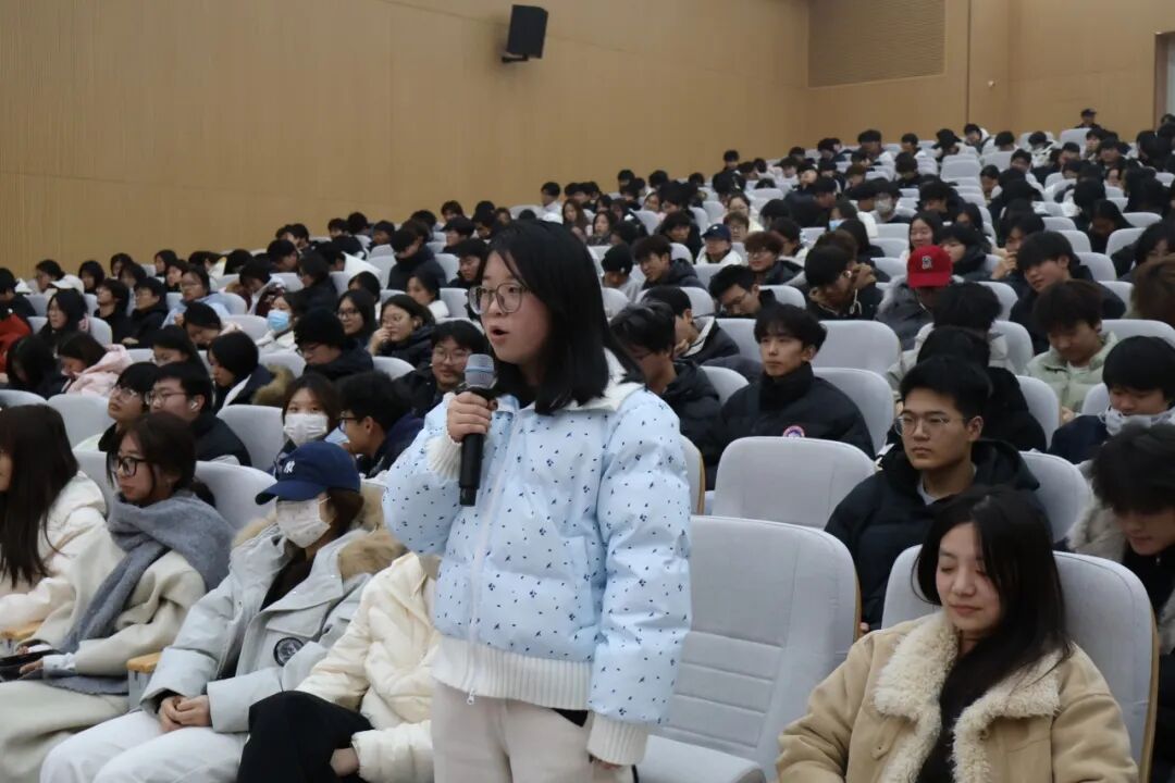 驻马店幼儿师范高等专科学校党委副书记、校长李柯讲授专题思政课