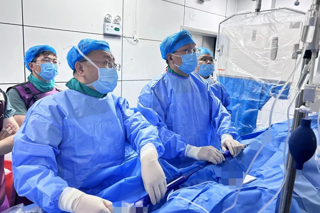 胸廓畸形致心脏“躺平”十年，多学科团队精准消融解除“心头慌”