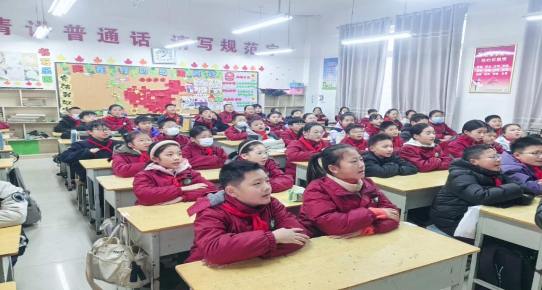 深入学习宪法精神 筑牢校园法治根基——驻马店市第三十三小学开展国家宪法日系列教育活动