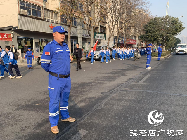 天中救援队为驻马店市第四初级中学师生冬季远足保驾护航