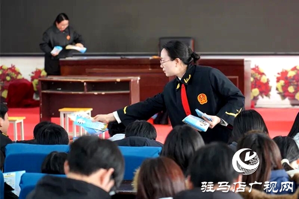平舆县人民法院将庭审“搬”到了平舆县中等职业学校:一场直击心灵的校园巡回审判