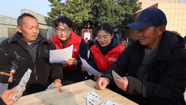 国网泌阳县供电公司开展老年人防范诈骗知识宣传活动