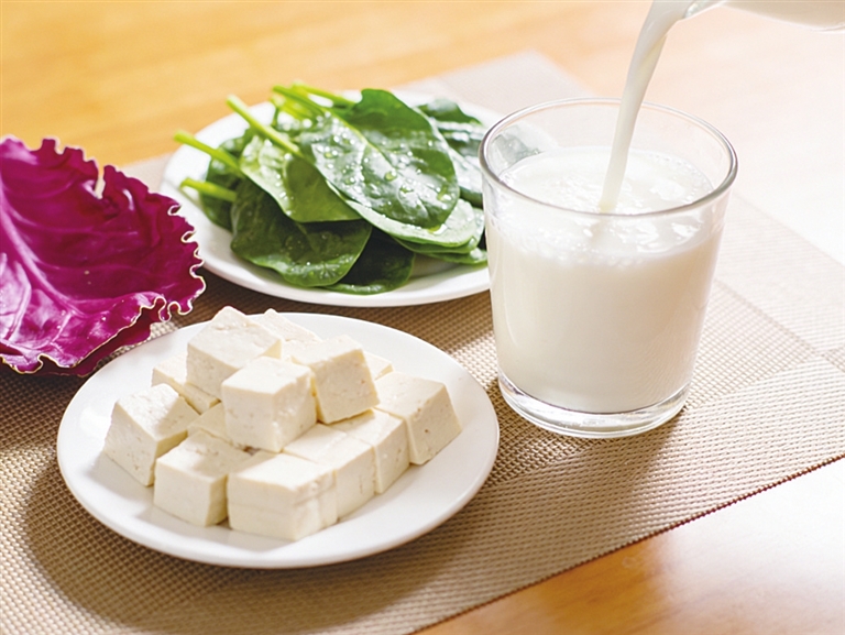 远离骨质疏松性骨折 防跌倒+补钙双管齐下