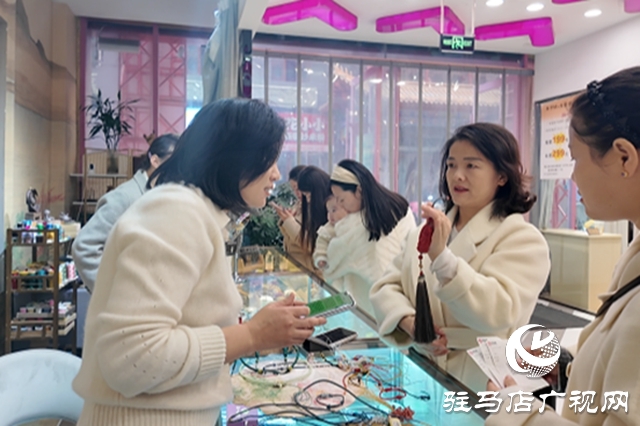 中国传统绳结技艺传承 美好寓意点缀现代生活