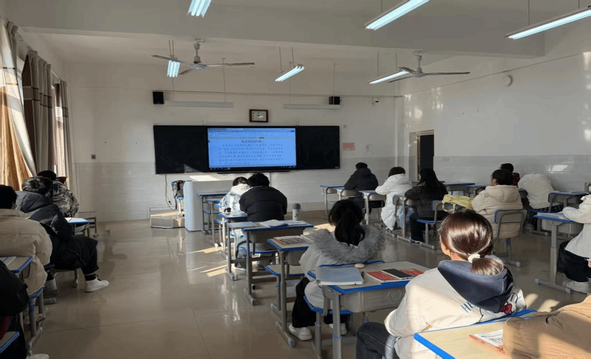  弘扬法治精神 筑牢育人根基——驻马店职业技术学院信息工程学院开展“宪法宣传周”系列教育活动