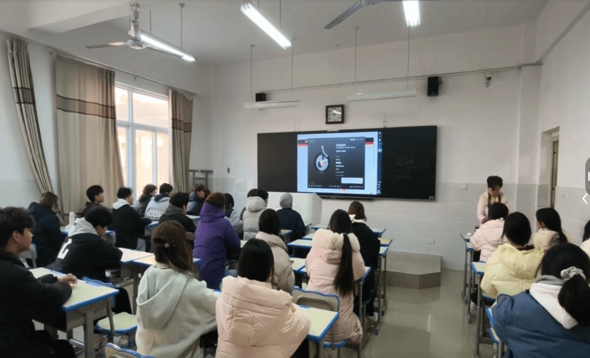  弘扬法治精神 筑牢育人根基——驻马店职业技术学院信息工程学院开展“宪法宣传周”系列教育活动