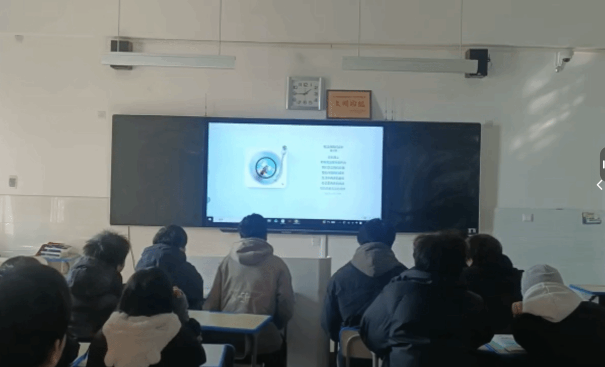  弘扬法治精神 筑牢育人根基——驻马店职业技术学院信息工程学院开展“宪法宣传周”系列教育活动