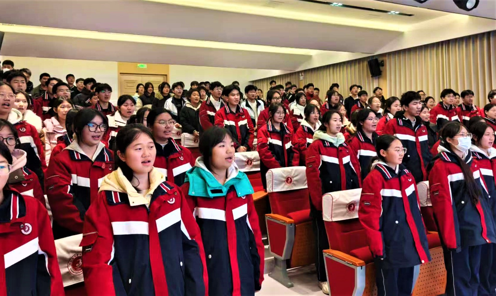 学党史厚植爱国情怀 学英雄坚定理想信念