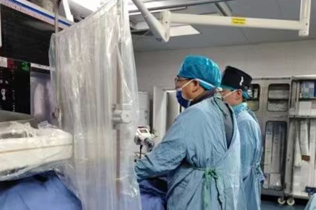 锦旗背后的医者仁心：一场手术、一份信任、一个家庭的希望