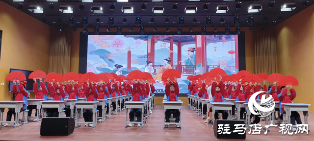  课桌起舞展风采 活力课间育心灵--驻马店市第八中学课桌操比赛圆满结束