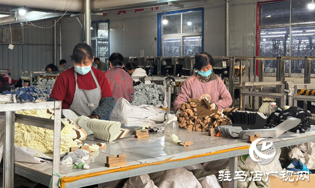确山县新安店镇:小袜子织就振兴路 “一村一品”激活乡村发展新动能