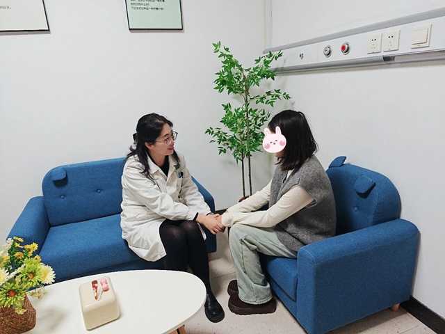 17岁女孩与&ldquo;洗手&rdquo;的三年抗争