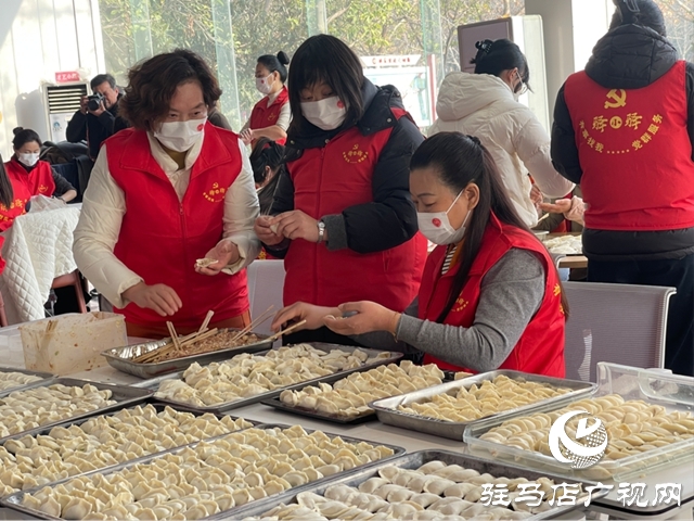  饺香暖冬至 情系环卫工