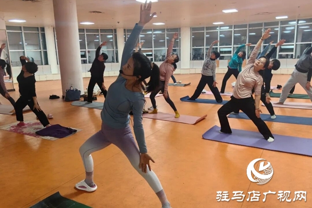 “天中智慧夜校”公益培训结课 夜间艺术课堂点亮市民文化生活