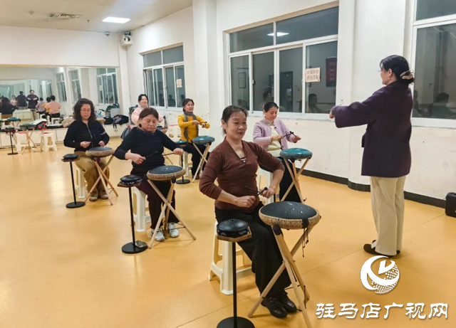 “天中智慧夜校”公益培训结课 夜间艺术课堂点亮市民文化生活