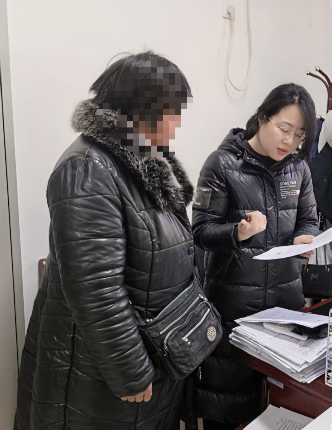 基层法庭干警邻里调解